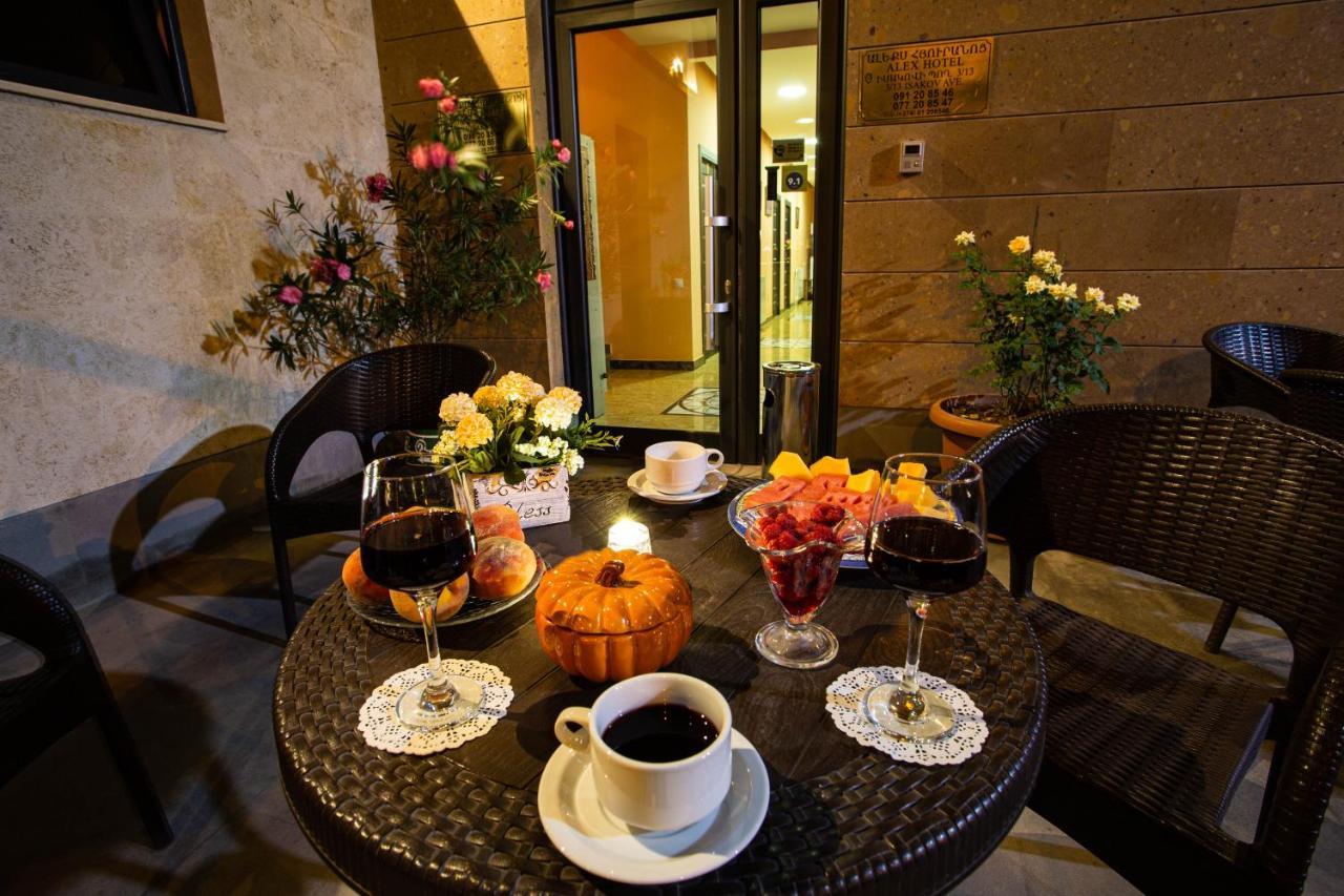 Hotel Alex